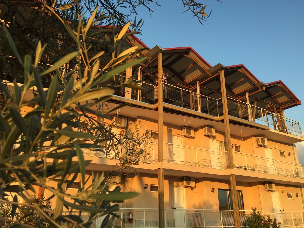 Bay Holiday Hotel & Spa Karavomilos  Exterior photo